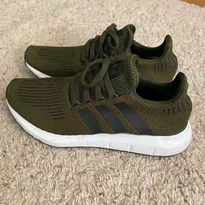ADIDAS SWIFT RUN